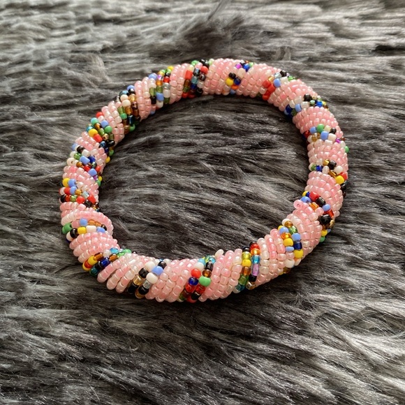 Pale Pink Spiral Colourful Beaded Bangle Bracelet - Picture 14 of 17